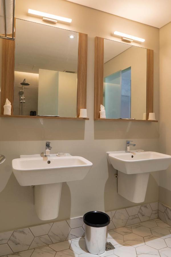 Primeway Suites Cebu Exterior photo
