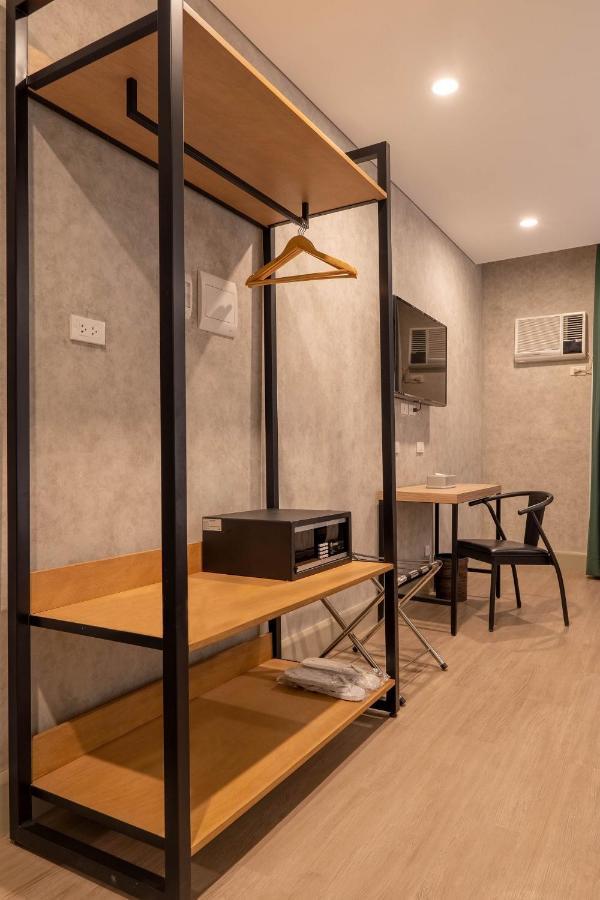 Primeway Suites Cebu Exterior photo